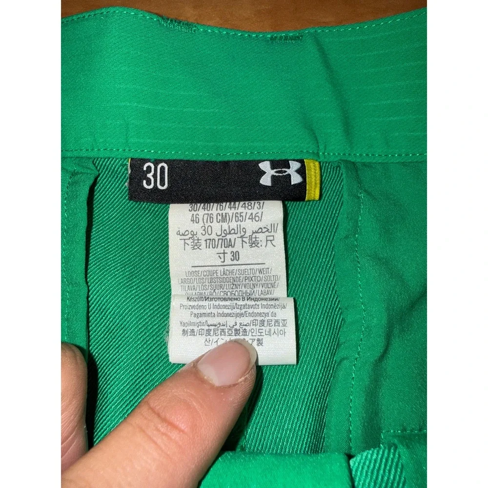 Under Armour Mens Green Pinstripe Golf Shorts Loose Fit Size 30